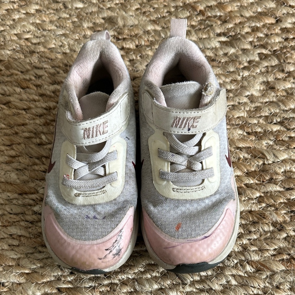 Nike Kids Sneakers in Pink and Gray
